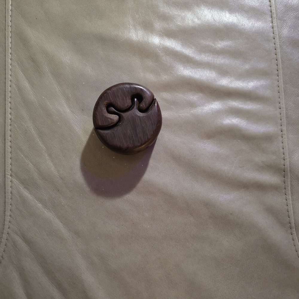 Vintage Hand Carved Wooden Secret, Trinket,Keepsake Box With A Unique Design - Picture 2 of 5